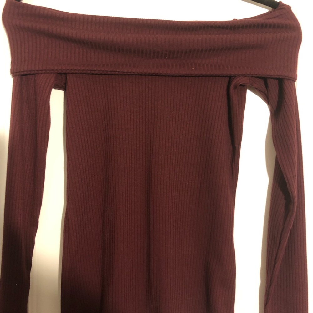 Abercrombie: long sleeve maroon off the shoulder